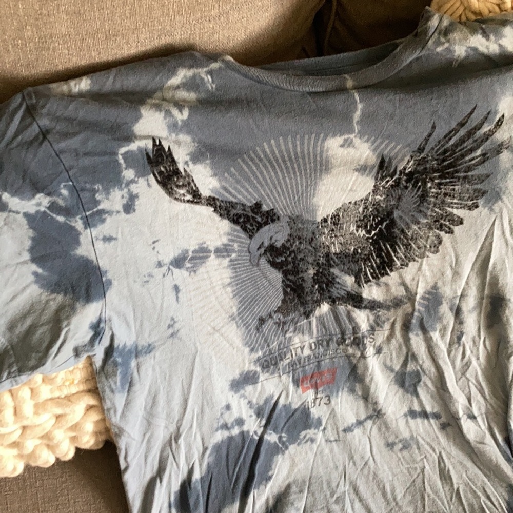 Levi’s Tee - Picture 3 of 4